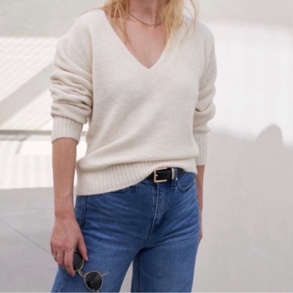 AYR Sweaters - AYR Cutie BB V-Neck Cream Sweater